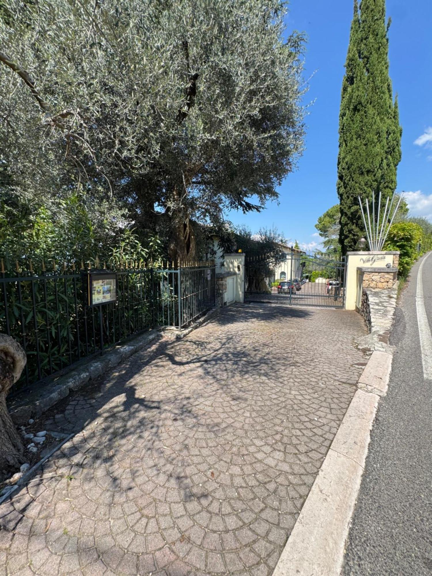 Appartamento La Perla Torri Del Benaco Esterno foto