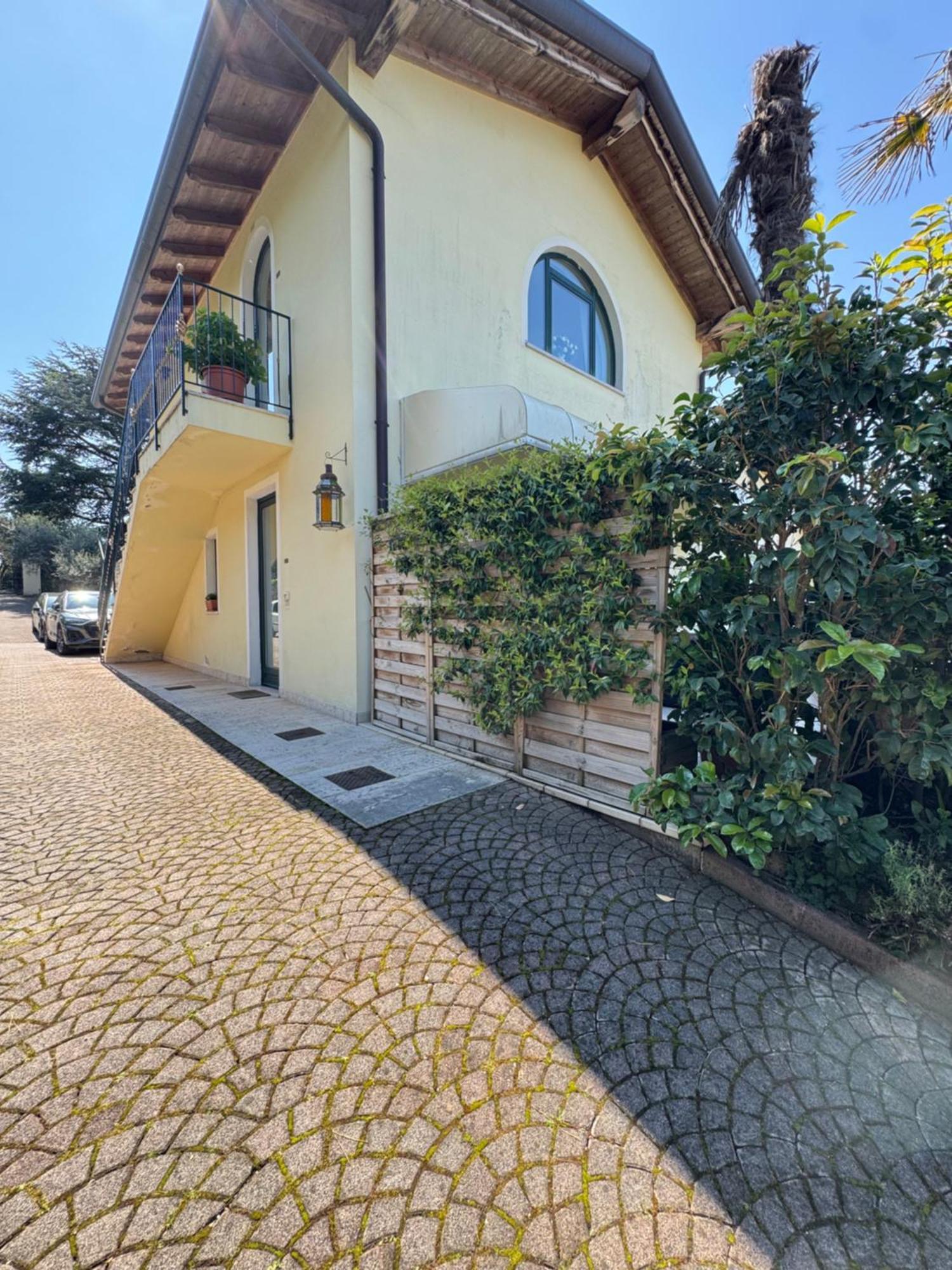 Appartamento La Perla Torri Del Benaco Esterno foto