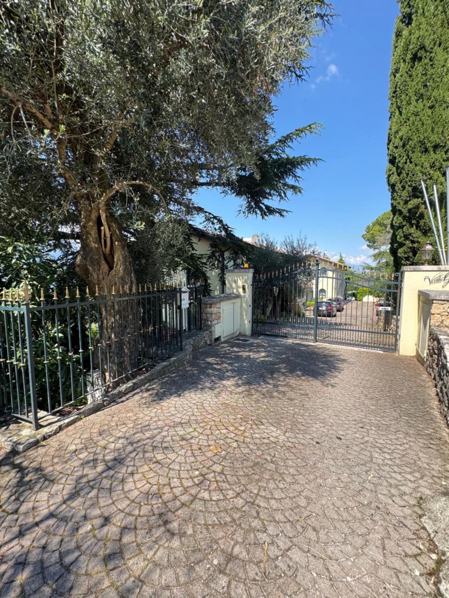 Appartamento La Perla Torri Del Benaco Esterno foto